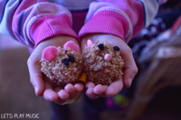 hamster pompom to teach kids piano hand position